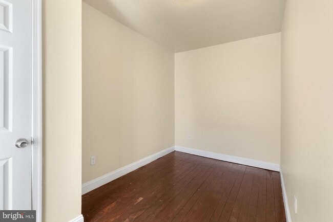 Building Photo - 1331 S Hollywood St