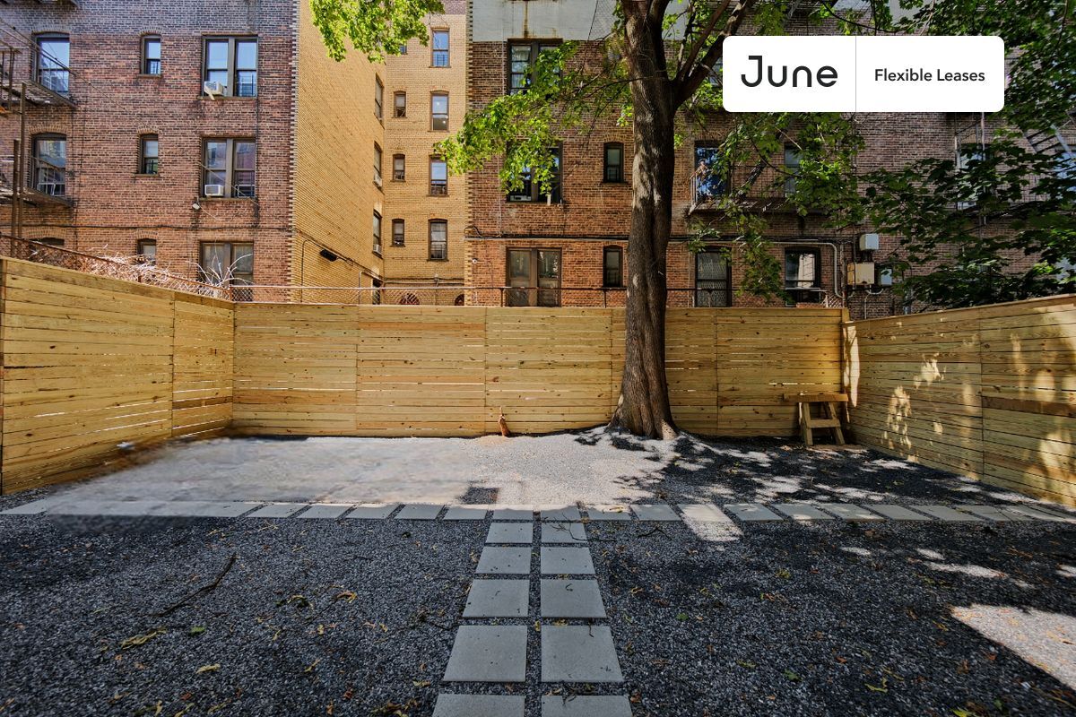 Building Photo - 624 E 17th St