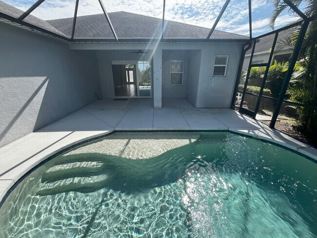 Building Photo - 4726 Claremont Park Dr