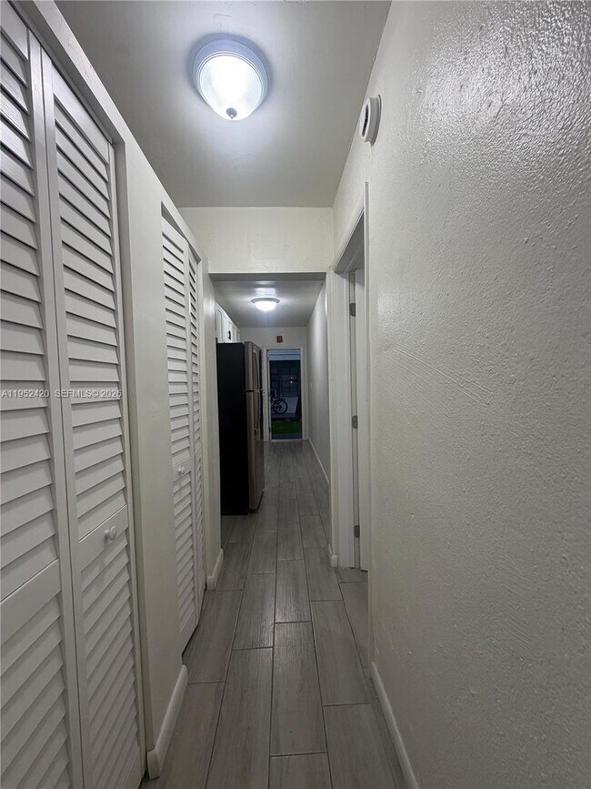 Building Photo - 1317 NW 2nd Ave