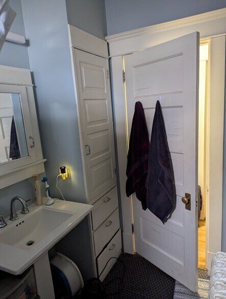 Bathroom - 3128 10th Ave S