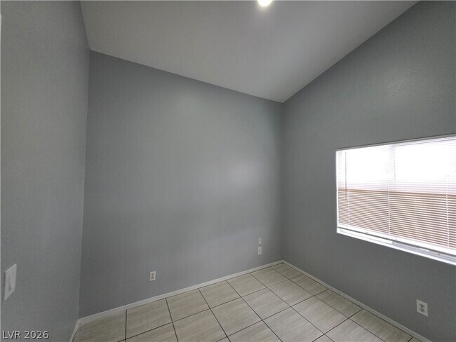 Building Photo - 5843 Berry Hill Ln