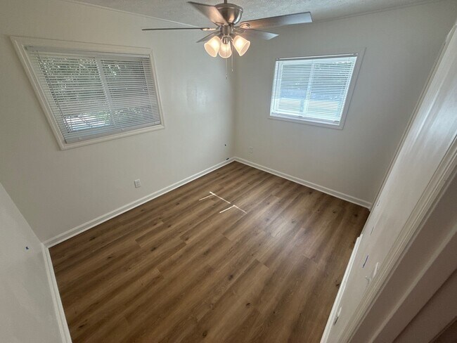 Building Photo - 962 Farwell Dr