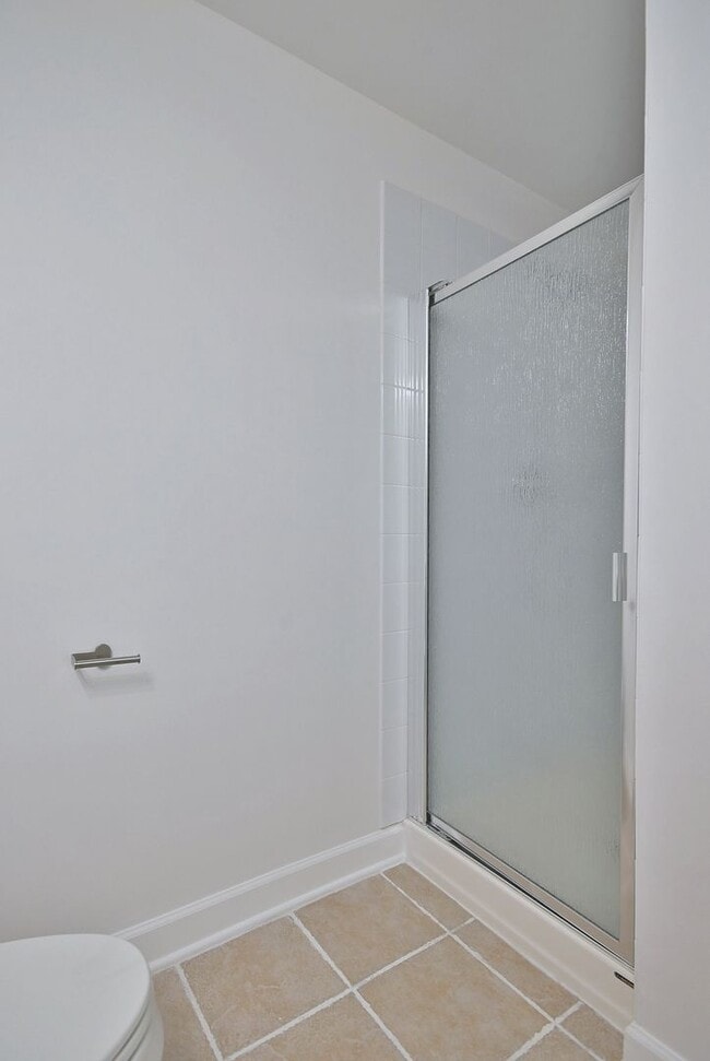 Building Photo - Bright & Spacious Condo in Great Location!