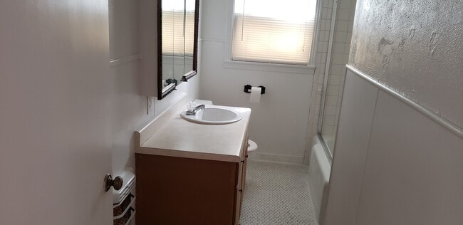 Building Photo - CUTE 2 bedroom, 1 bath home AVAILABLE NOW!