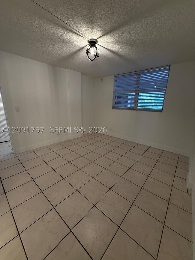 Building Photo - 3660 NE 166th St