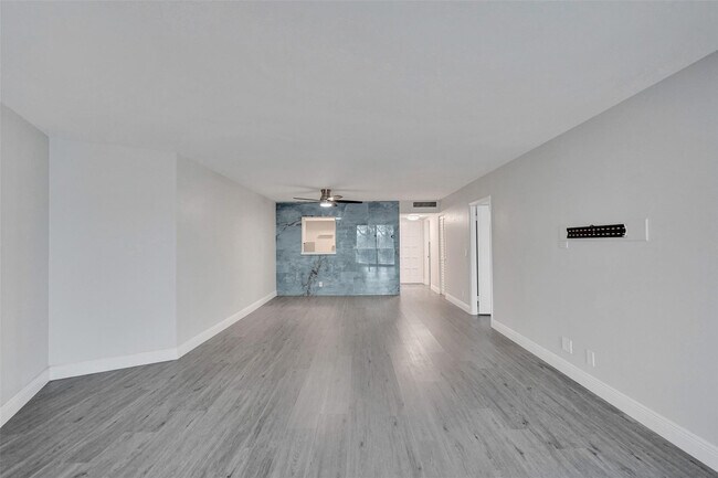 Building Photo - 3800 N Hills Dr