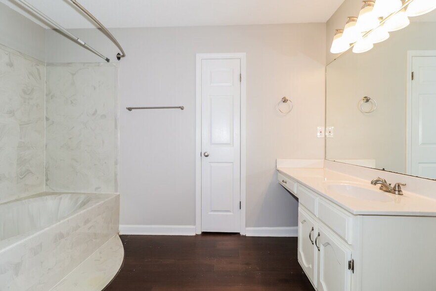 Building Photo - 8450 Kimberly Rose Dr