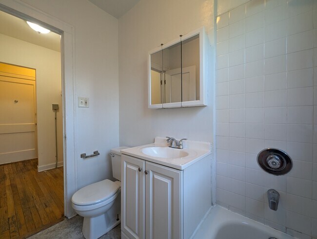Building Photo - 2332.5 N Spaulding Ave
