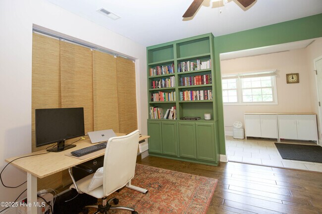 Building Photo - 215 S Pinehurst St