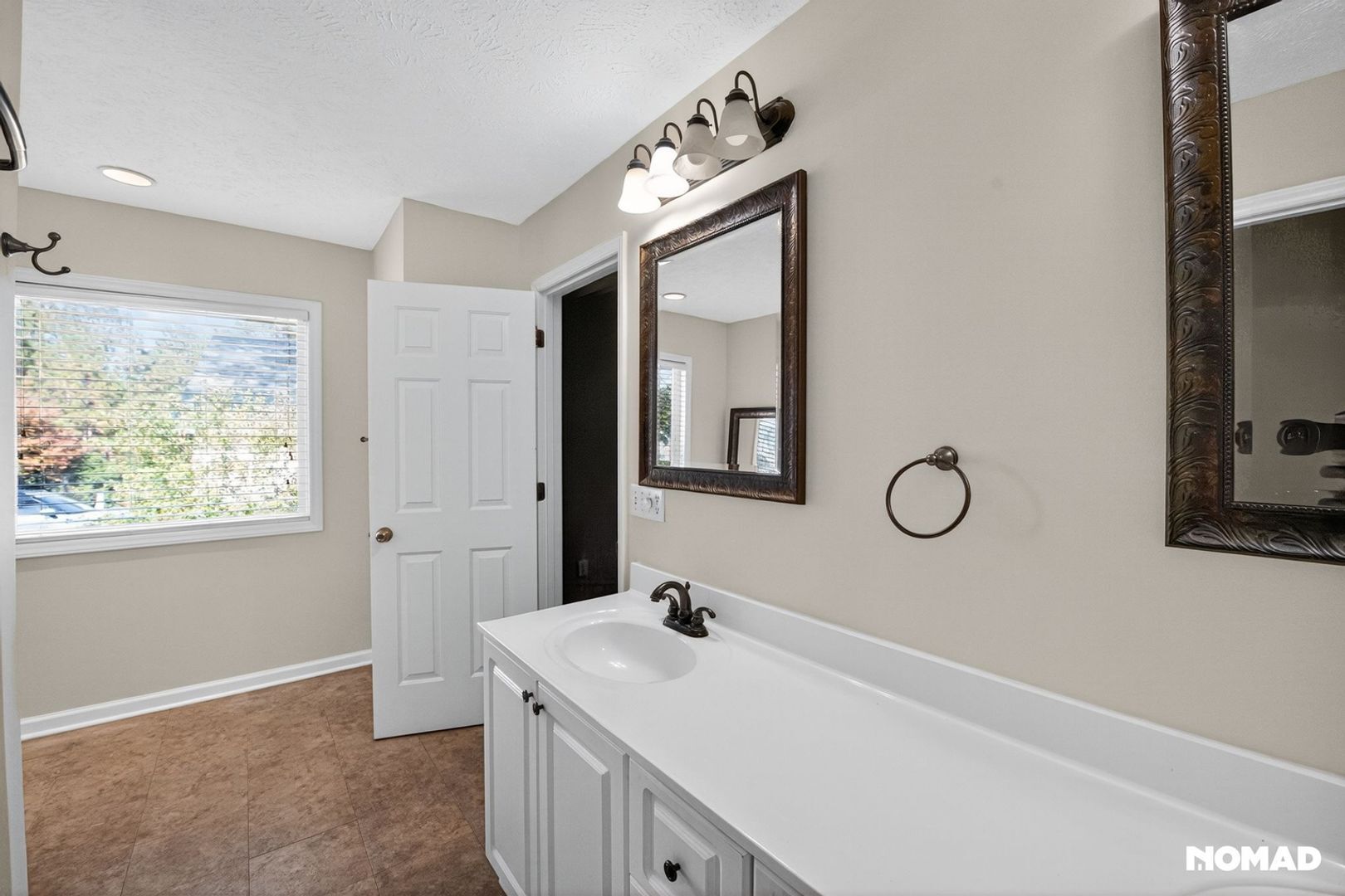 Building Photo - 124 Pinesage Dr
