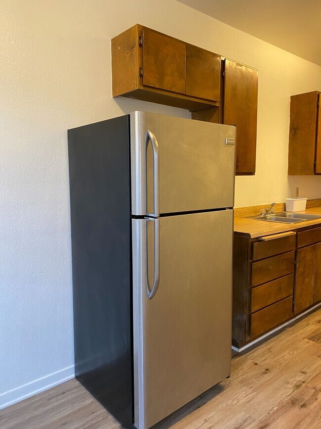 Building Photo - 461 W Colorado St