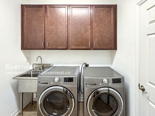 Building Photo - 10641 Cardera Dr