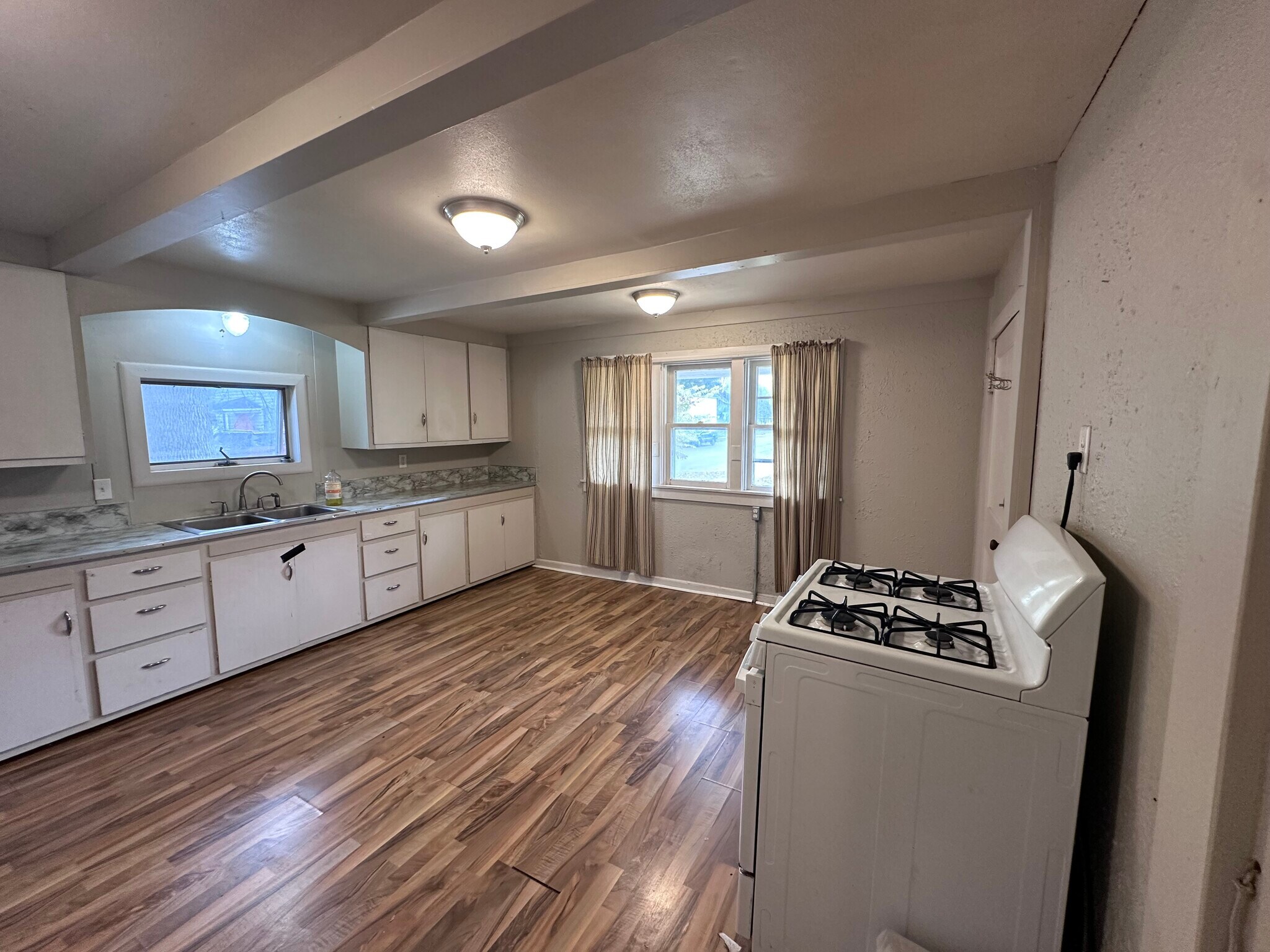 Building Photo - 629 Park Ave