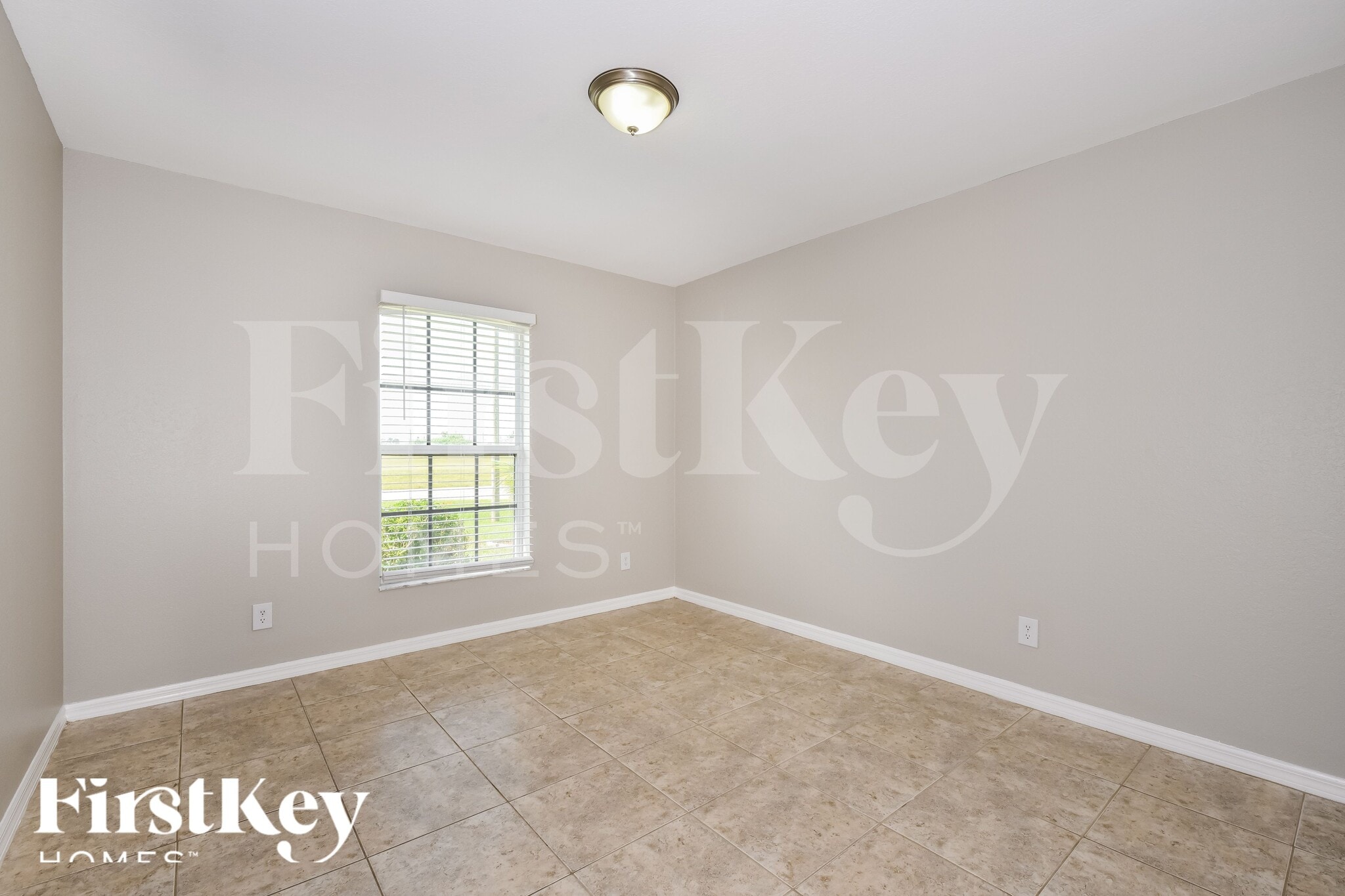 Building Photo - 817 NE 9th St