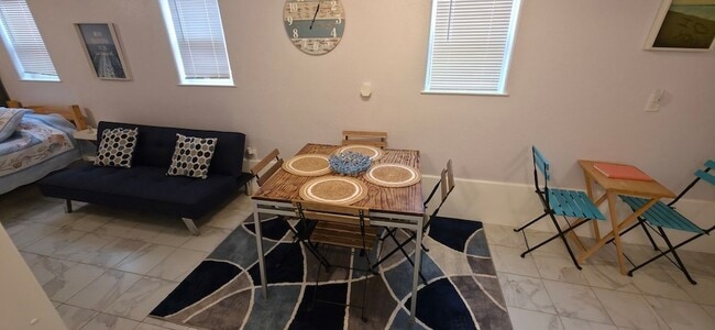 Building Photo - 1915 Avenue O