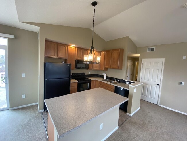 Building Photo - 2115 Grays Peak Dr