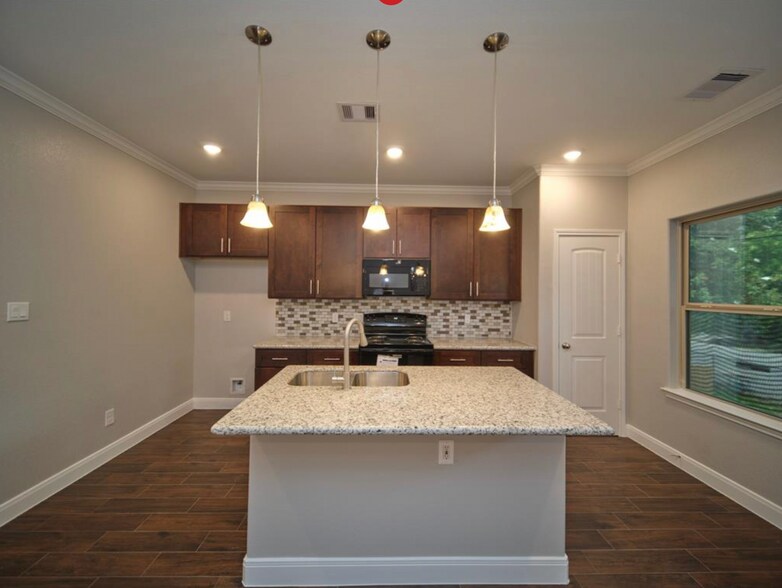 Kitchen - 4822 Falls St