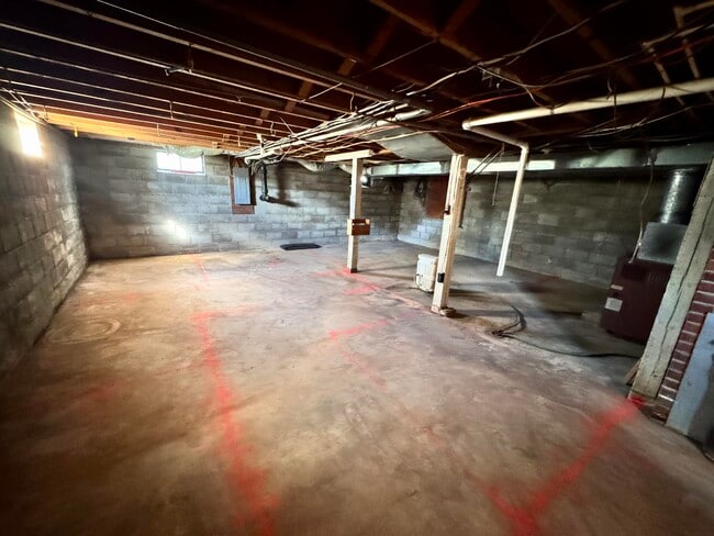 Building Photo - 1415 N Main St