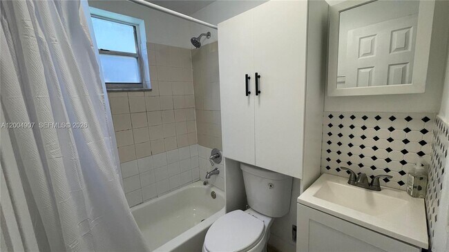 Building Photo - 1043 NW 2nd St