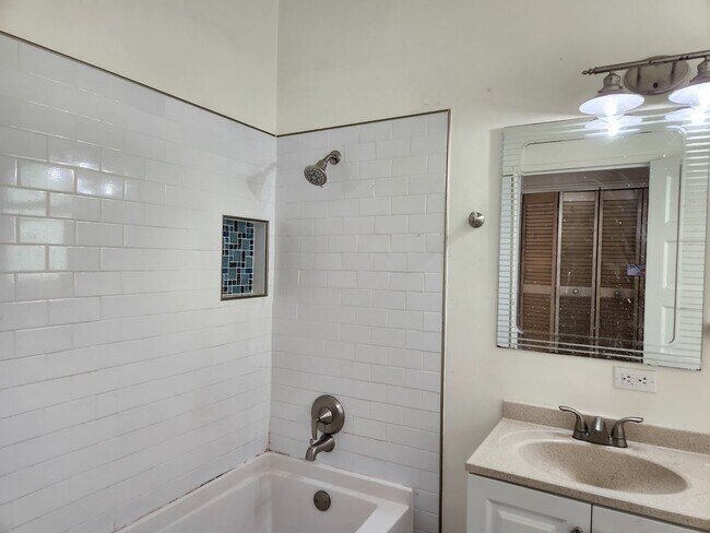 Building Photo - 2923-2925 Martin Luther King Jr. Way