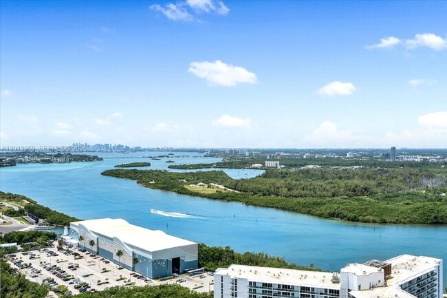 Building Photo - 15811 Collins Ave