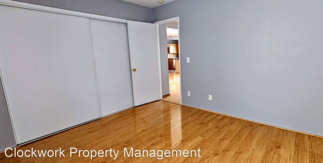 Building Photo - 3 br, 2 bath House - 305 Oakview Dr