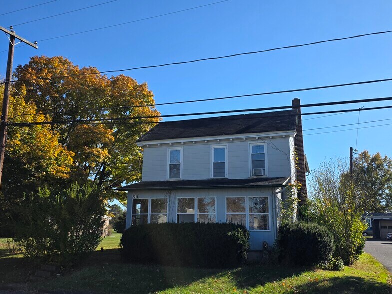 Primary Photo - 2215 N Main St