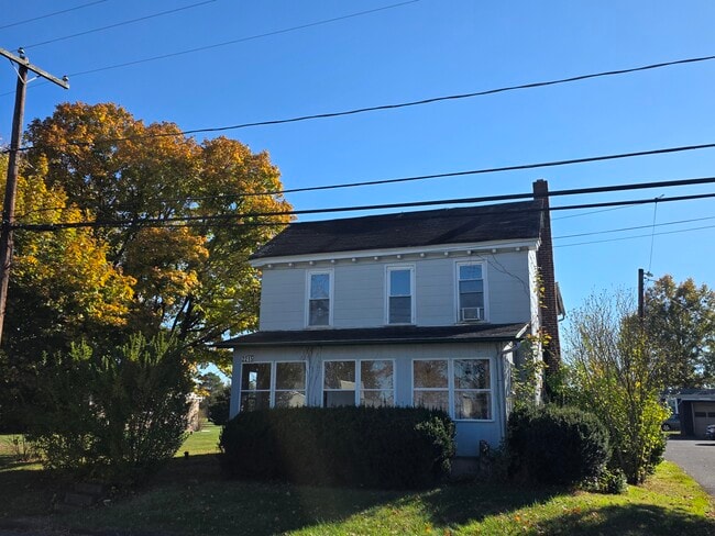 Building Photo - 2215 N Main St