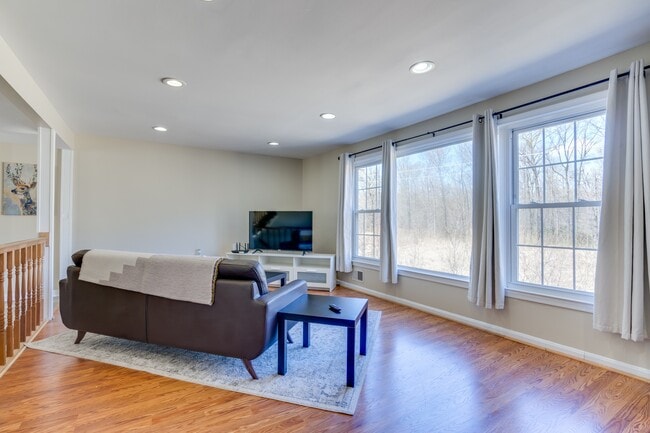Building Photo - 7913 Central Park Cir