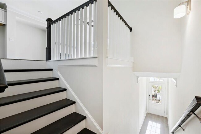 Building Photo - 1358 Live Oak Ln