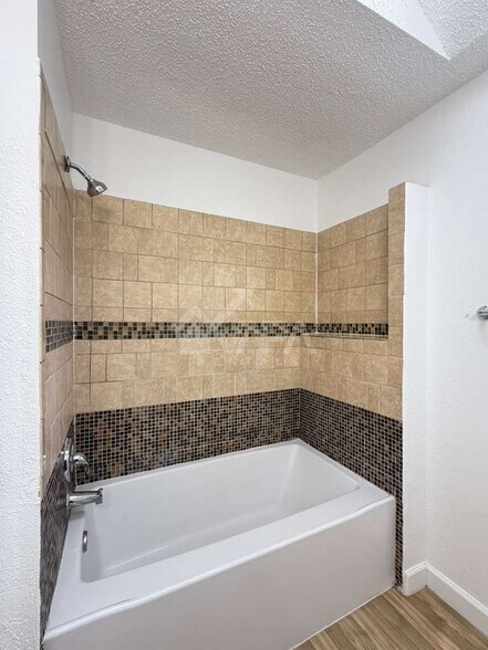 Building Photo - 3230 Bear Springs Dr