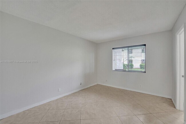 Building Photo - 106 Gardens Dr