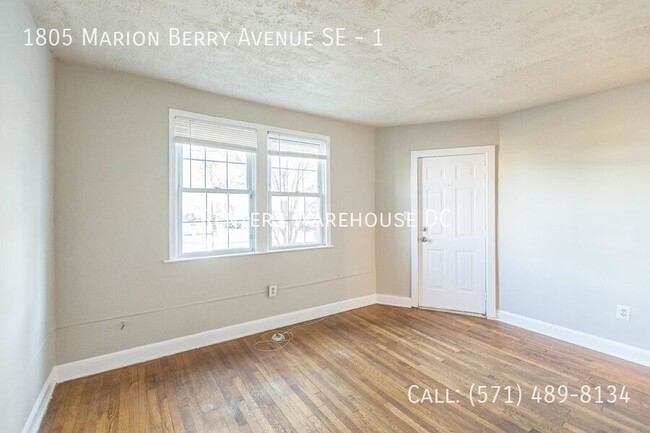 Building Photo - Spacious 1Bd/1Bth + Den apartment – Prime ...