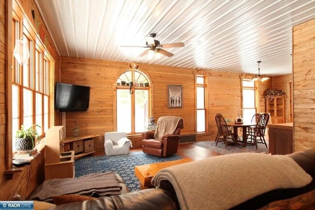 Building Photo - 9374 Alango Rd