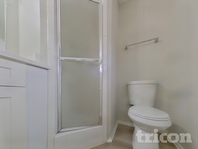 Building Photo - 6212 Douglas Dr