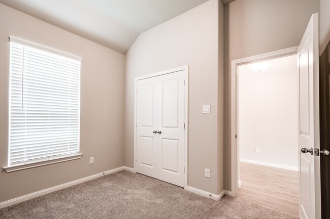 Building Photo - 3918 Sugardale St