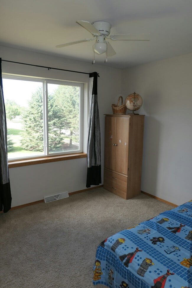 Building Photo - 888 Harper Dr