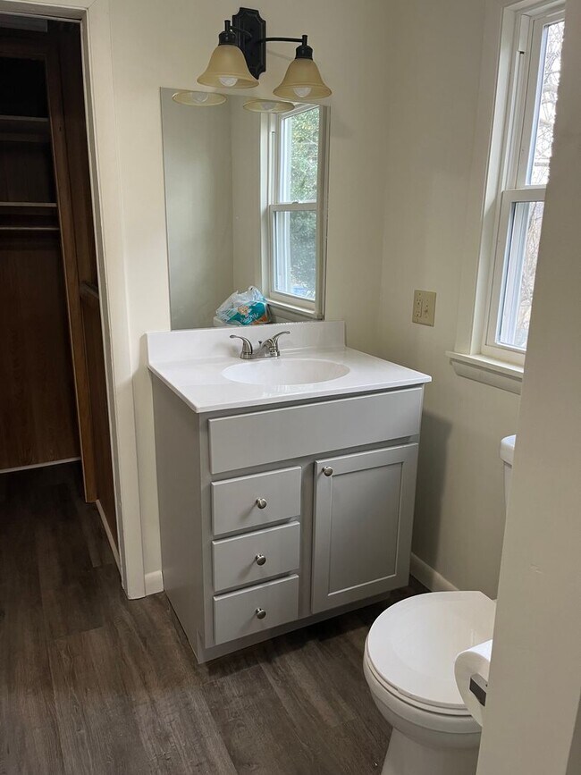 Building Photo - Newly Remodeled Single Family Home - Howar...