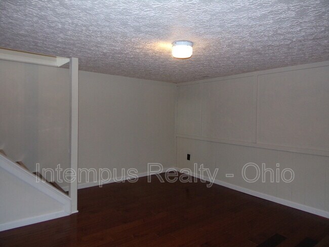 Building Photo - 7839 Meadowhaven Blvd