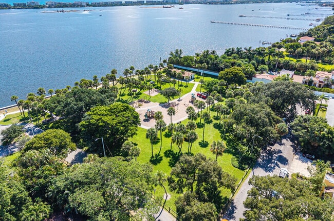 Building Photo - 314 S Palmway