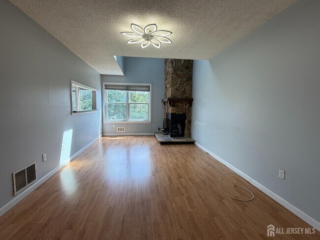 Building Photo - 99 Brookview Cir