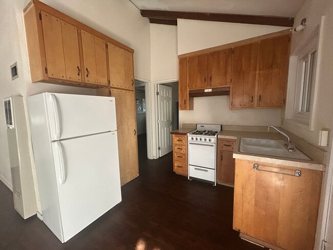 Building Photo - Cozy 2 Bedroom 1 Bathroom Home In Crestline!