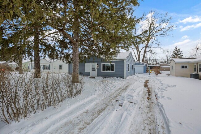 Building Photo - 4475 St Margaret Ln