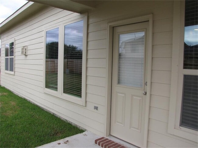 Building Photo - 1810 Dover Heights Ln