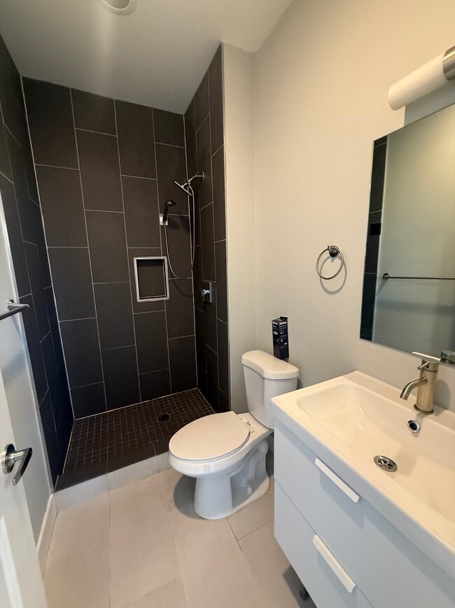 Building Photo - 2030 E 20th Ave