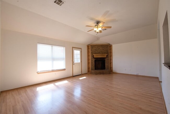 Building Photo - 1220 Eastridge Dr