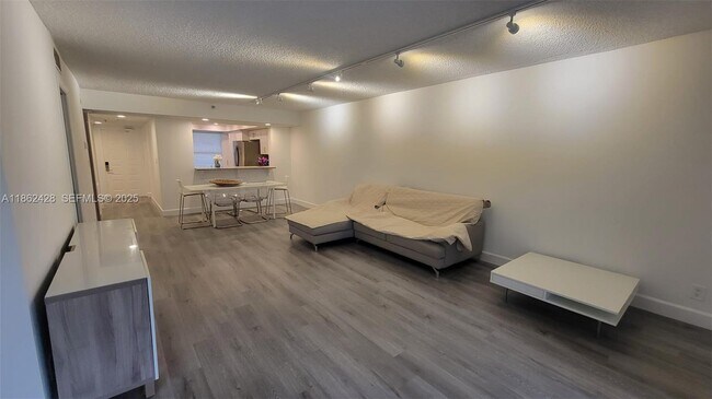 Building Photo - 6562 Boca Del Mar Dr