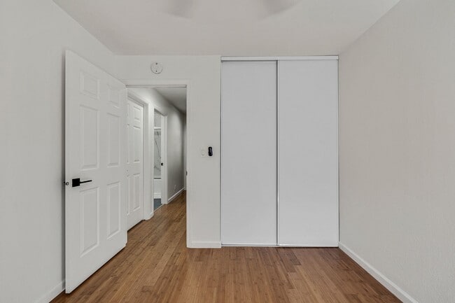 Building Photo - Large, Remodeled 3Bed/2.5Ba Townhome in Ha...