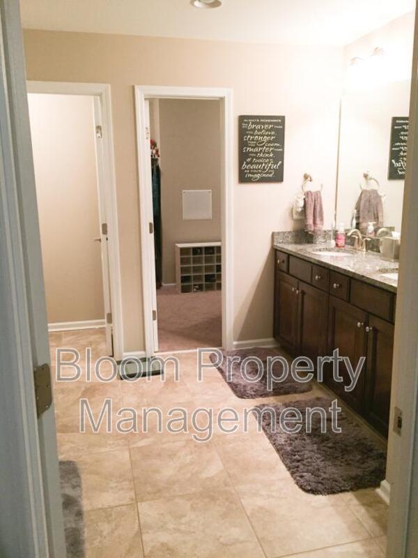 Building Photo - 5432 Kings River Dr